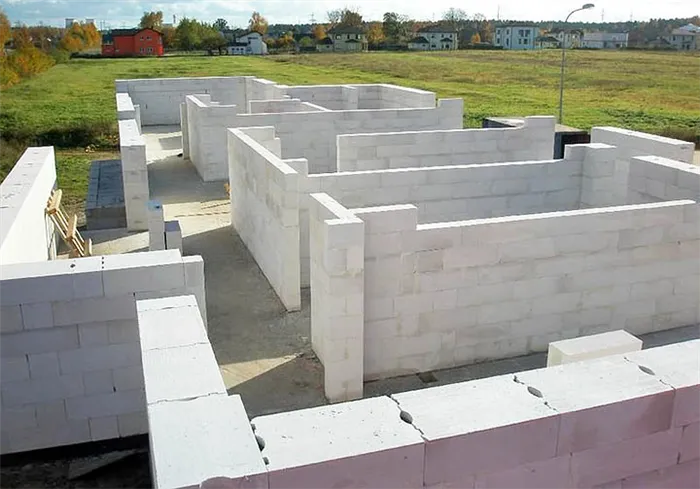 Что лучше для строительства дома: газобетон или ячеистый бетон?