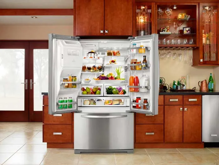 Холодильники с нижним расположением морозильной камеры.