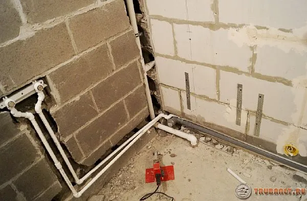 Фото - Как спрятать водопроводные трубы в стенах