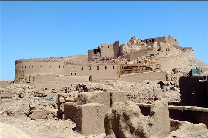 Крепость VII века Арг-е Бам в Иране. Источник: putidorogi-nn.ru