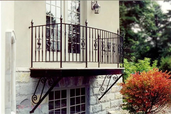 В чем разница между балконом и лоджией: особенности конструкции и детали дизайна