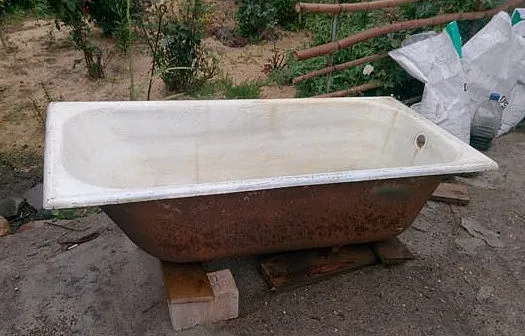 Советская чугунная ванна