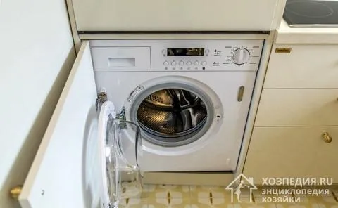 Полностью встраиваемые стиральные машины наиболее гармонично смотрятся на кухне