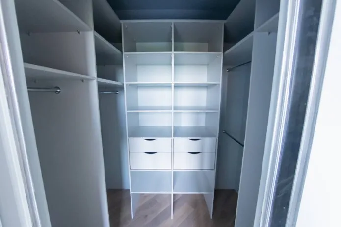 Шкафы в гардеробах