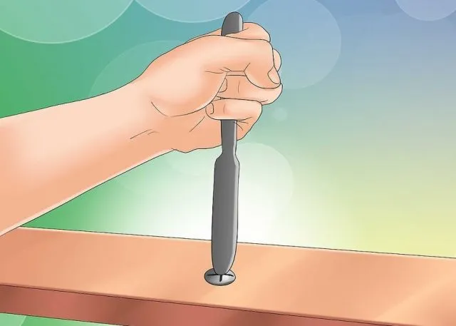 Используйте нож, чтобы вбить крестообразный винт