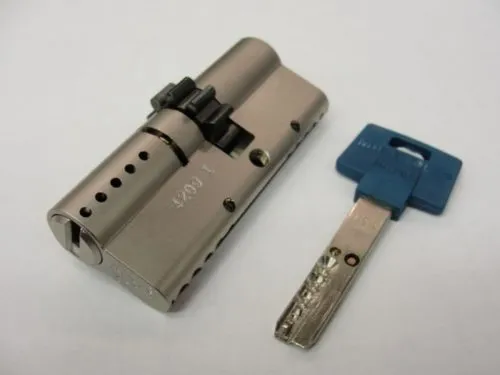 Ключ с ключом и ролик с ключом с перфокартой