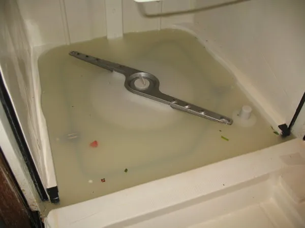 Засорение воды из-за засора в посудомоечной машине Bosch