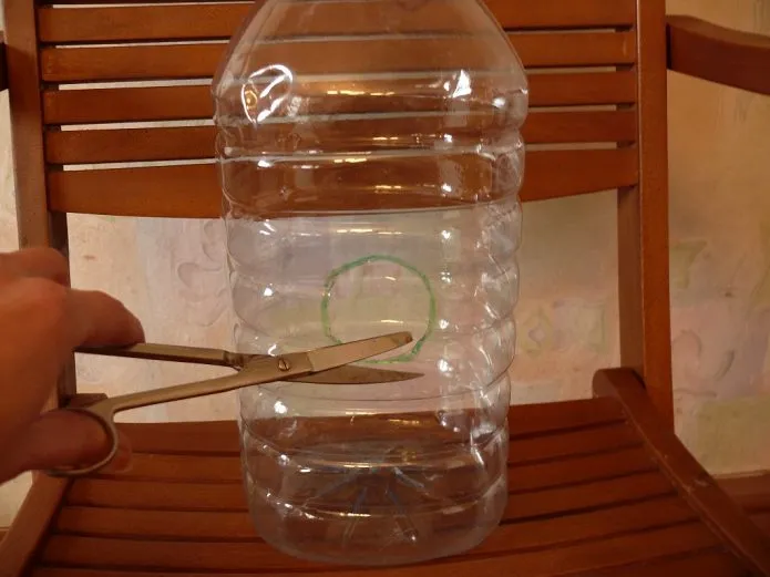 5-литровая бутылка с летным отверстием