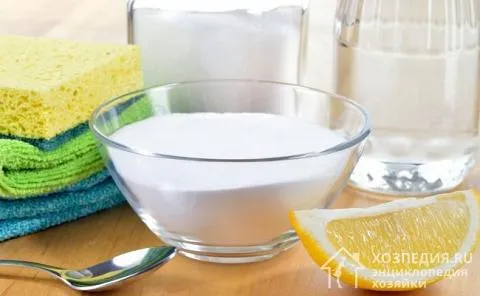 Очистите фильтр с помощью местных средств, таких как пищевая сода, лимонная кислота, уксус или мыло для стиральных машин.