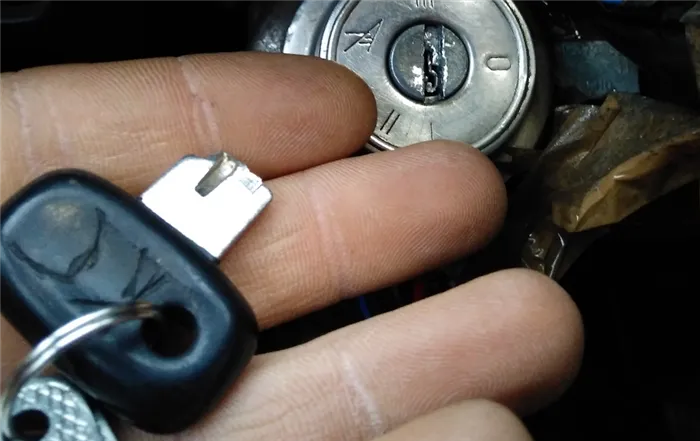 Как извлечь сломанный ключ из цилиндра замка зажигания