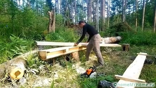 Распиловка квадратных деревянных балок