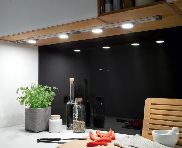 Подсветка в кухонных шкафах