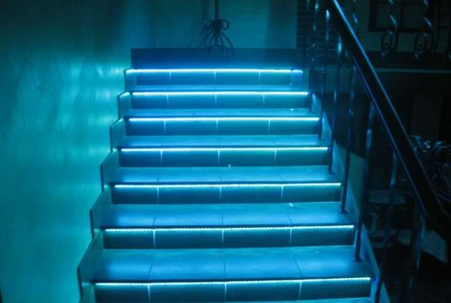 Освещение лестницы с помощью светодиодной ленты