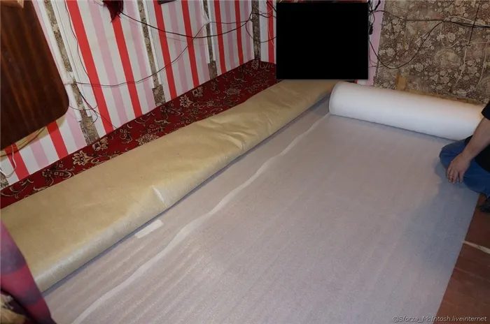 Полиэтиленовая подложка для ковров на деревянных полах