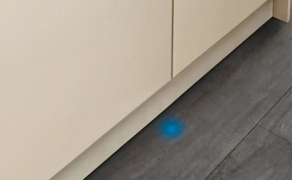 Некоторые модели посудомоечных машин в конце каждой операции оставляют на полу голубой радиус.