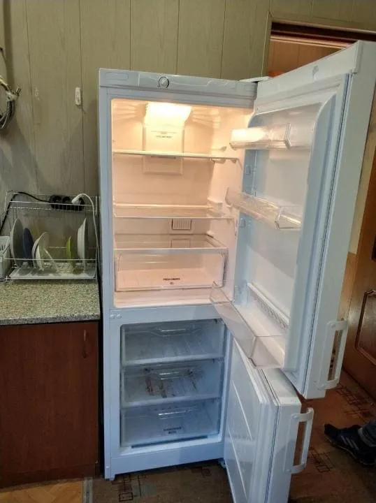 Двухдверный холодильник DEXP