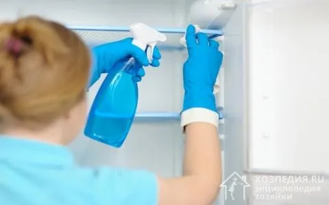 Как лучше всего чистить холодильник