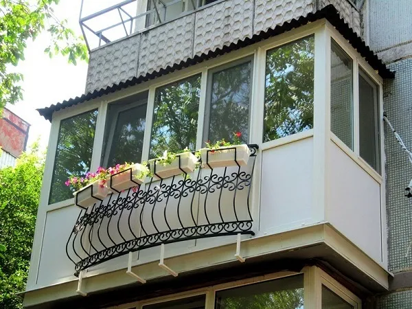 Фото: Французский панорамный балкон с окном