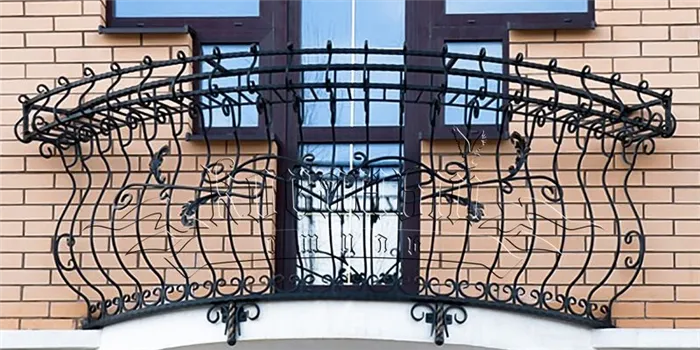 Фото: Французский кованый балкон.