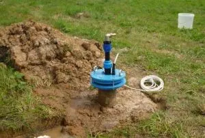 Как доставить воду домой из колодца с помощью погружного насоса