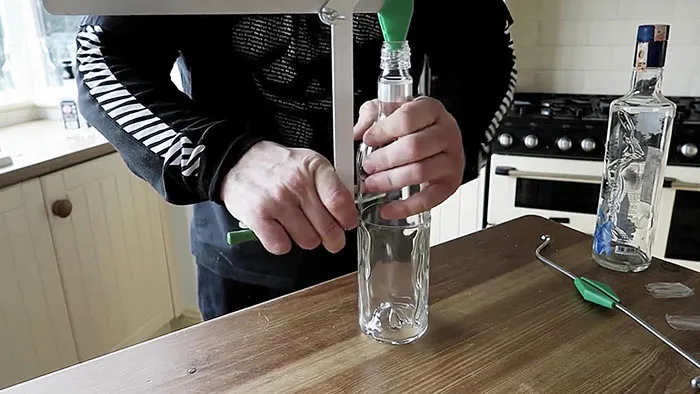 6 способов ровно разрезать стеклянные бутылки