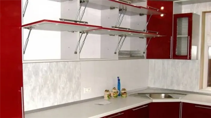 Использование газовых лифтов в кухонных шкафах: правила установки