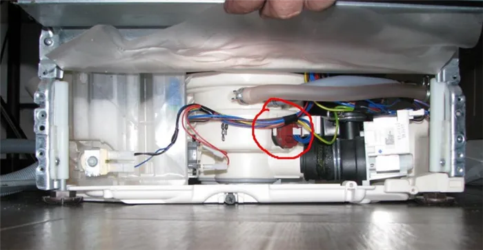Во время работы посудомоечной машины все датчики и проводка должны функционировать надлежащим образом.