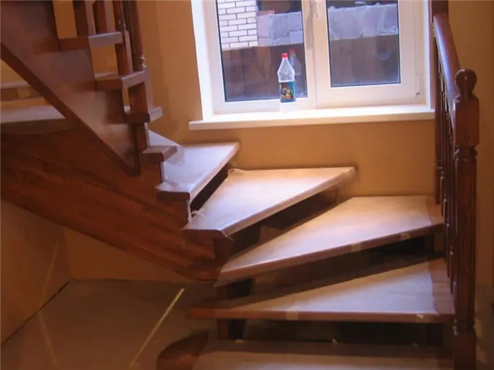 Компактная одномаршевая лестница