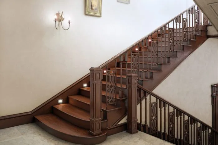 Сколько места занимают лестницы: разновидности конструкций и расчеты
