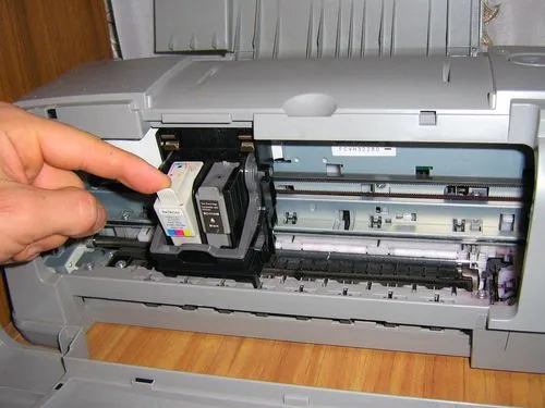 Как извлечь контейнеры с чернилами из различных моделей принтеров