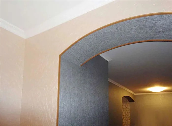 Обои - самый простой и дешевый способ декорирования арок