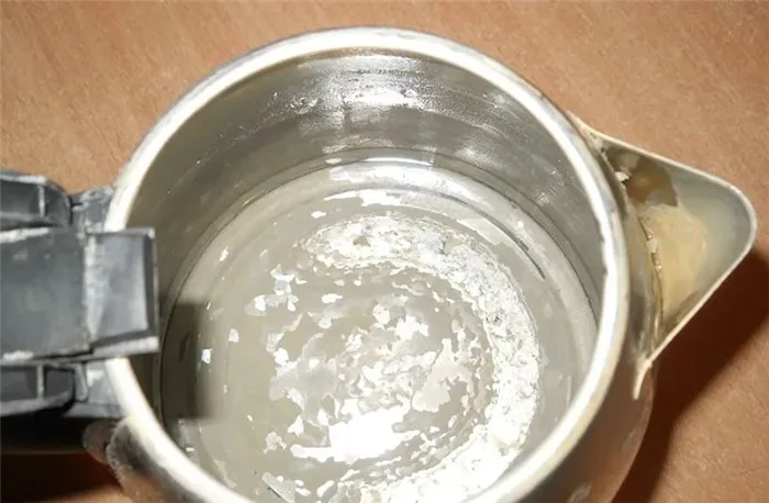 Соль в чайнике из-за жесткой воды