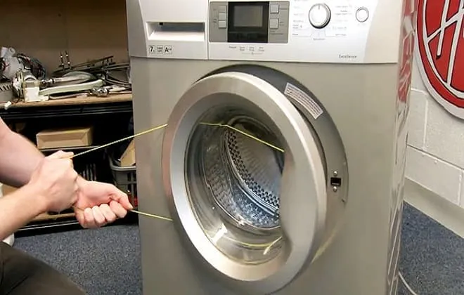 Открытие стиральной машины с помощью веревки