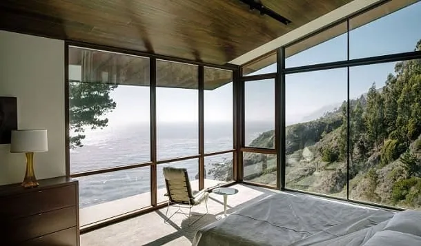 Дом с панорамными окнами.
